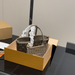 Louis Vuitton shopping bag